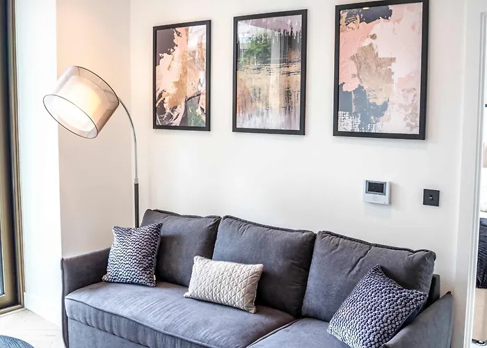 Modern And Sleek 2 Bed Flat In Central Manchester