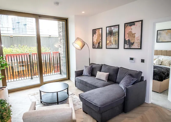 Modern And Sleek 2 Bed Flat In Central Manchester